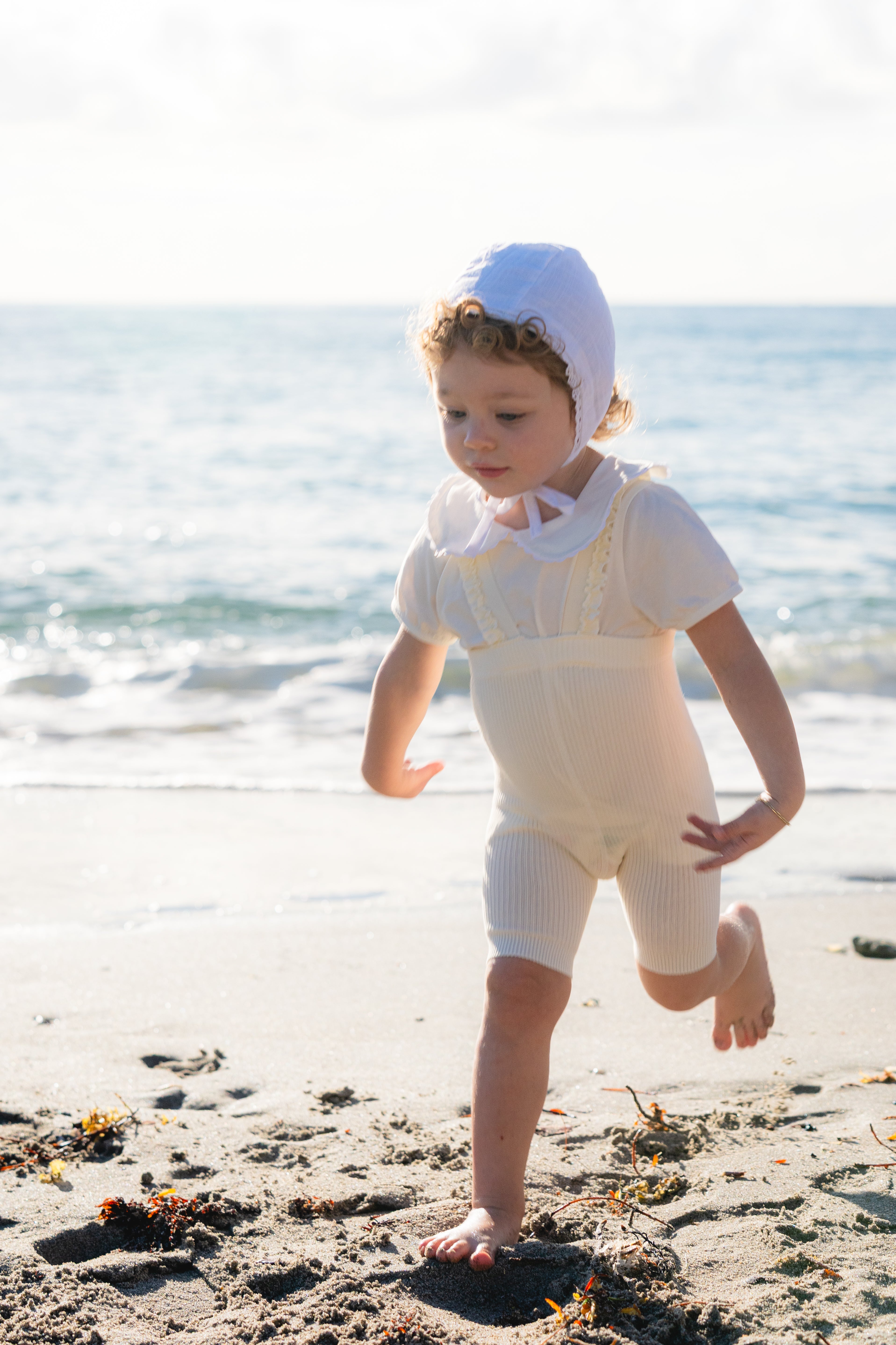 lace-trim-linen-bonnet